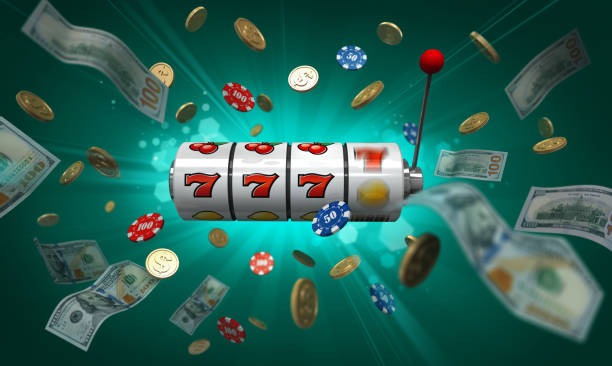 mahajitu Domino QQ table chat interface with multiple players interacting